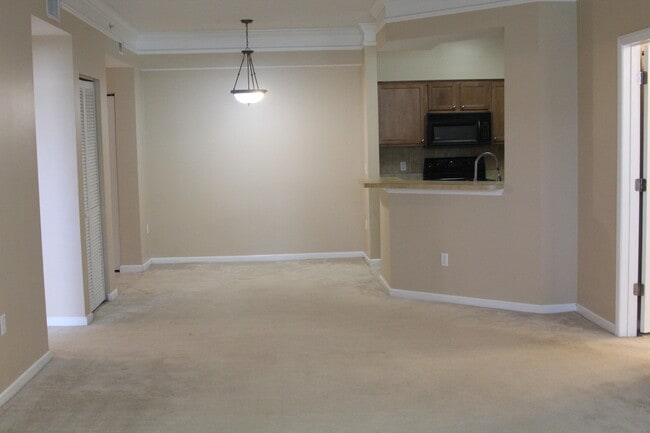 Building Photo - 4203 Myrtlewood Cir E