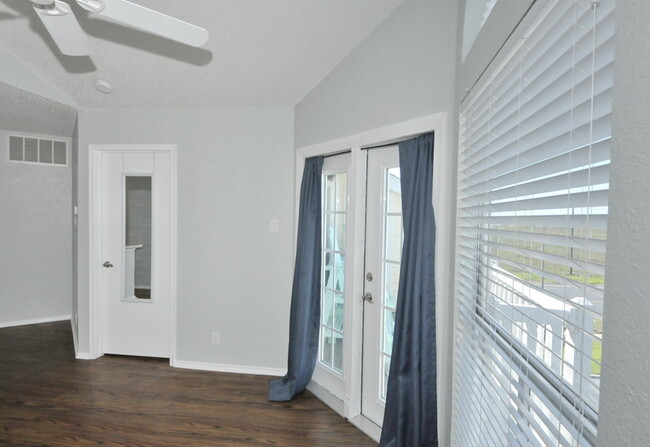 Building Photo - 14721 Whitecap Blvd