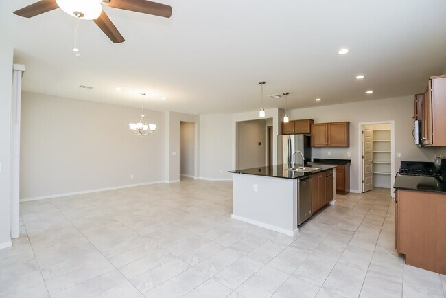 Building Photo - 654 Glen Canyon Dr