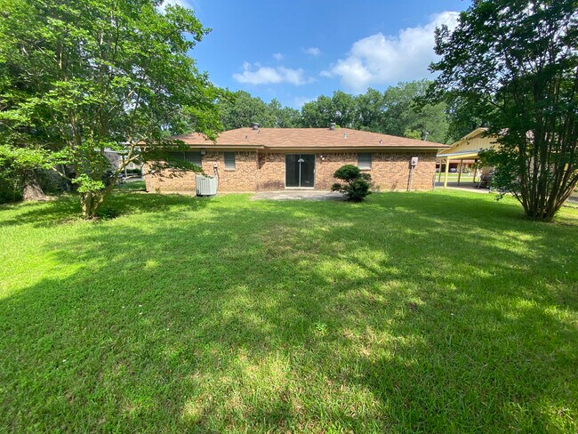Building Photo - 314 Shady Ln