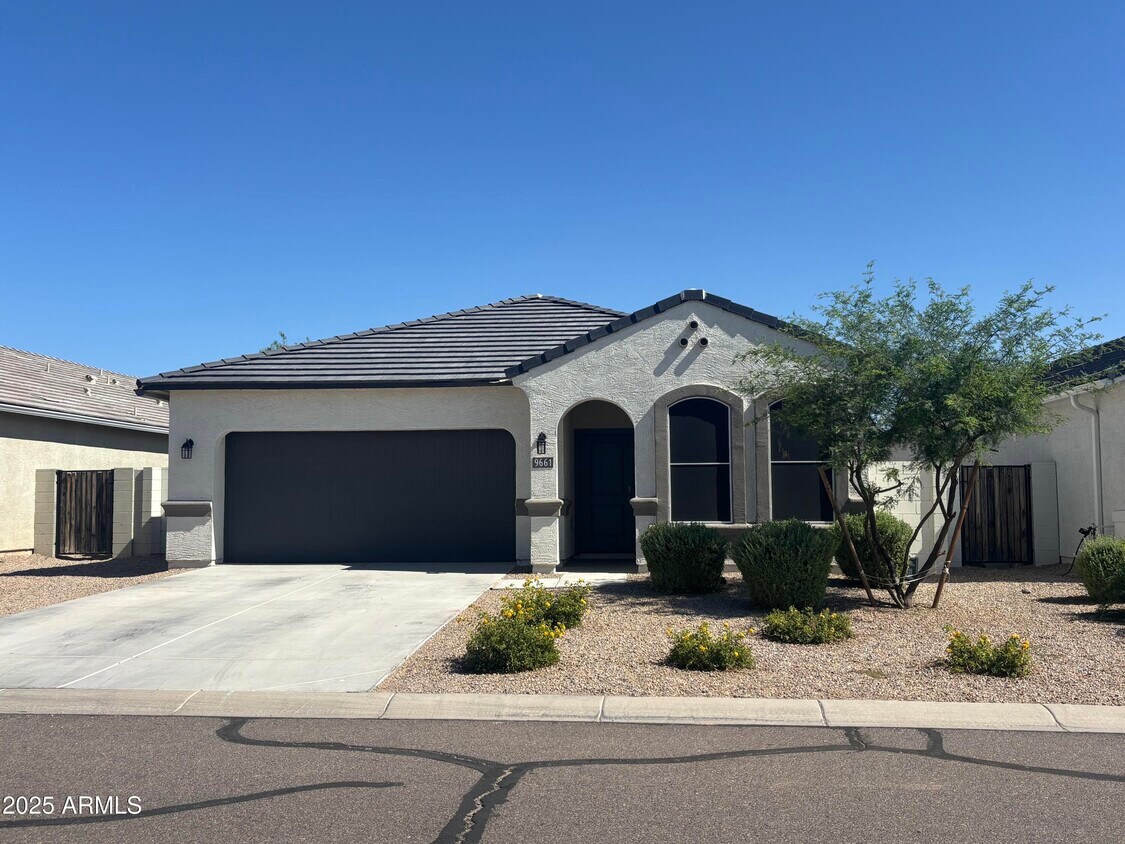 Foto principal - 9661 E Alfalfa Dr