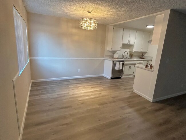 Foto del edificio - 220 E Live Oak St