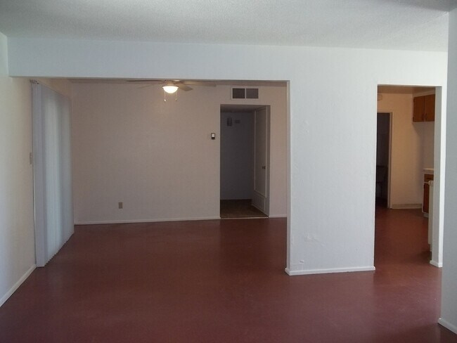 Foto del edificio - 3 Bedroom home in quiet older NE neighborhood