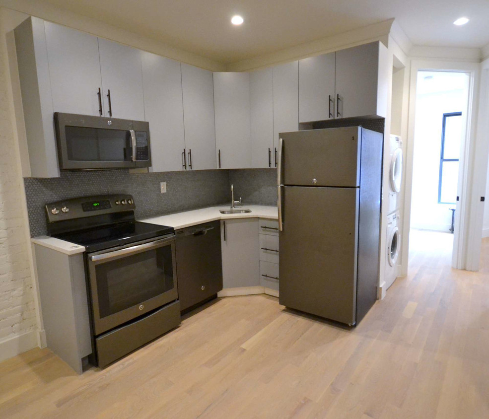 Foto principal - 226 W 23rd St
