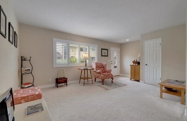 Foto del edificio - 8216 Woolburn Dr