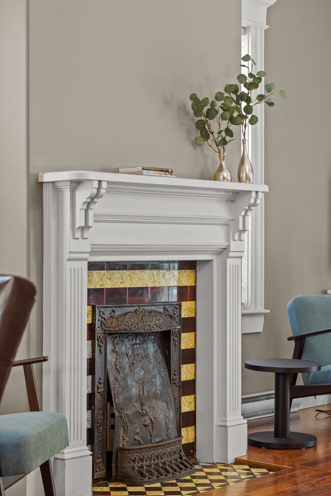 Building Photo - 9 Leslie St