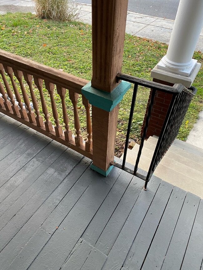 Building Photo - 664 Linden Ave