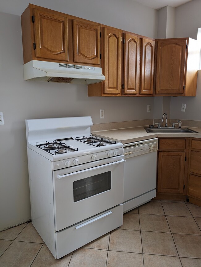 Building Photo - Linden 2227