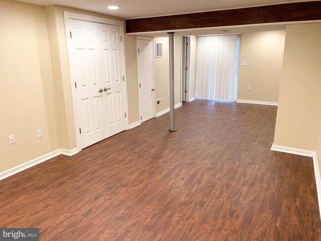 Building Photo - 15 Coatsbridge Ct