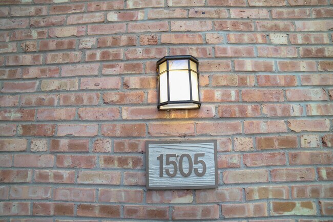 Foto del edificio - 1505 Fairway Dr