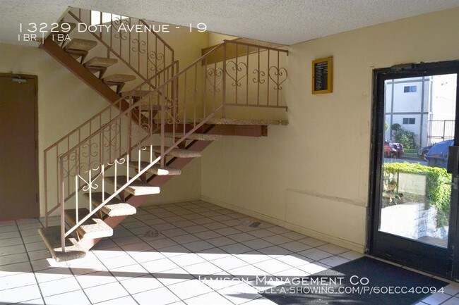 Foto del edificio - 13229 Doty Ave