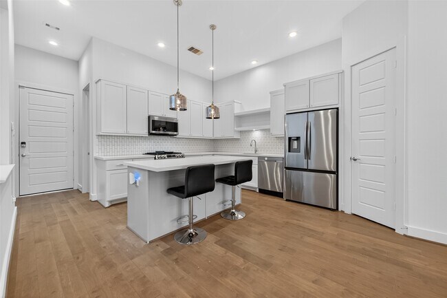 Foto del edificio - 4402 Schuler St