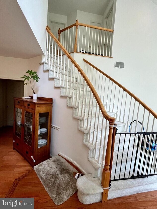 Primary Photo - 211 Brookdale Ct