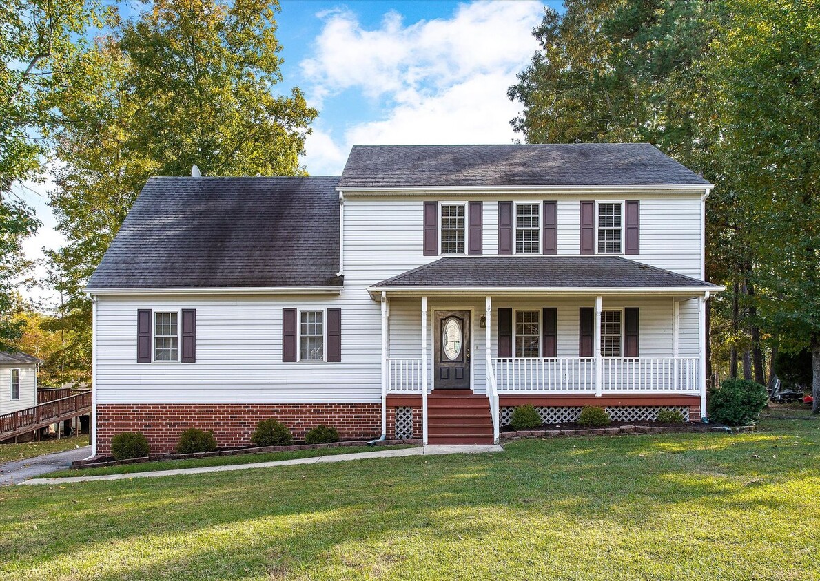 Primary Photo - LOVELY 4 bedroom COLONIAL IN ASHBROOK