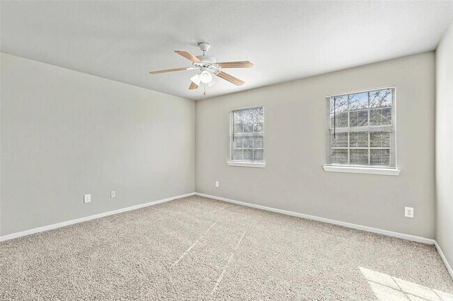 Foto del edificio - 12006 Clifton Oaks Dr