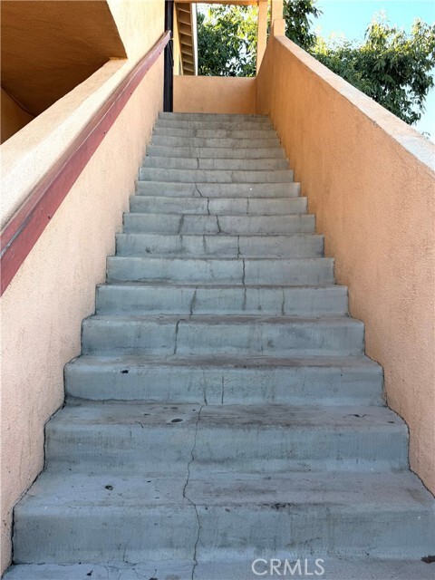 Building Photo - 814 E Erna Ave