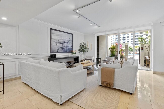 Foto del edificio - 520 Brickell Key Dr