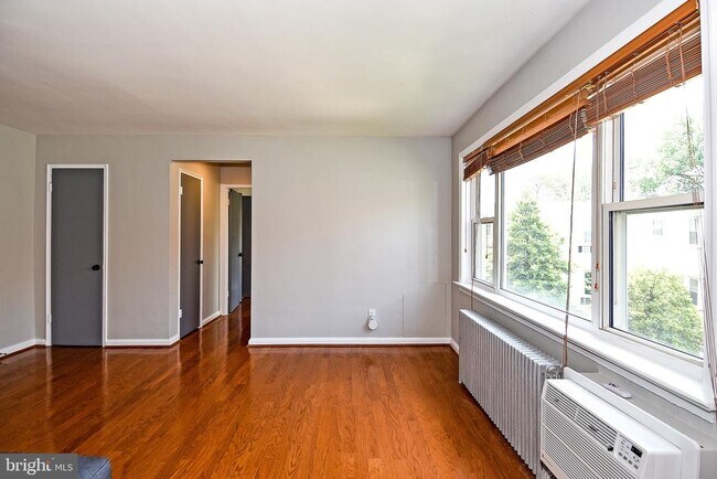 Building Photo - 7036 Strathmore St