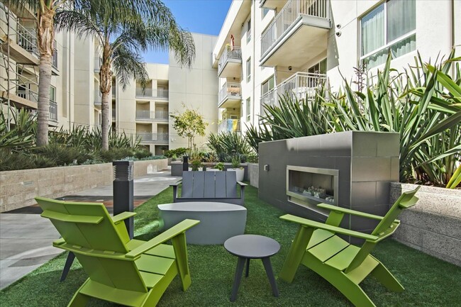 Foto del edificio - 12655 Bluff Creek Dr