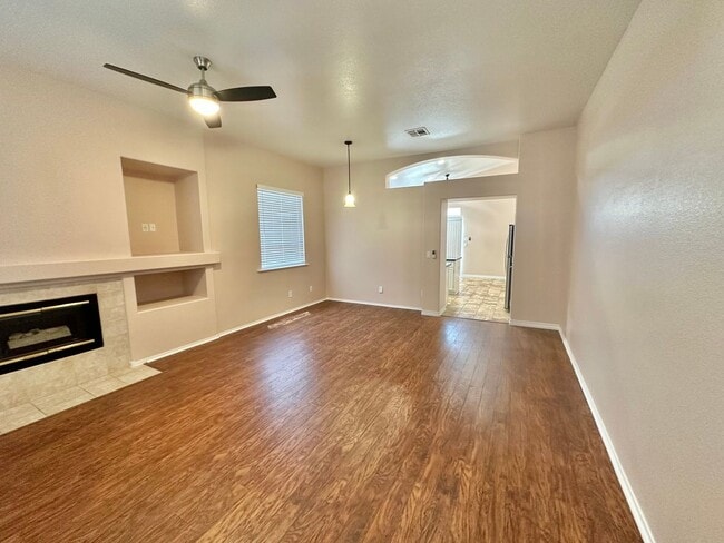 Building Photo - Darling one story home