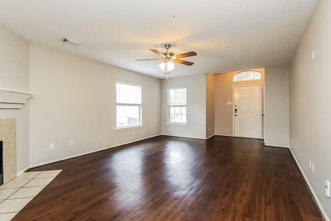 Foto del edificio - 12134 Carriage Oak Cir