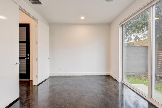 Foto del edificio - 5927 E Post Oak Ln