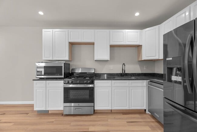 Building Photo - 121 N Patterson Park Ave