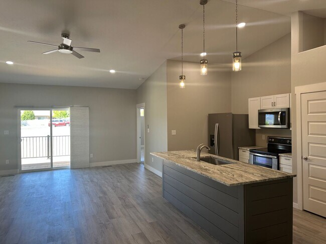 Foto del edificio - Available Now – Beautiful 3 Bed, 2.5 Bath Townhouse!!!