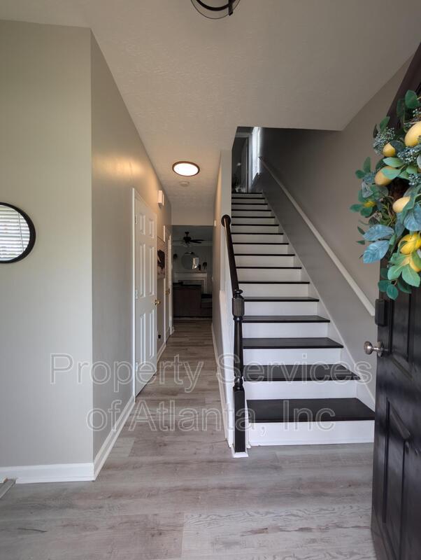 Foto del edificio - 5690 Hampton Ct