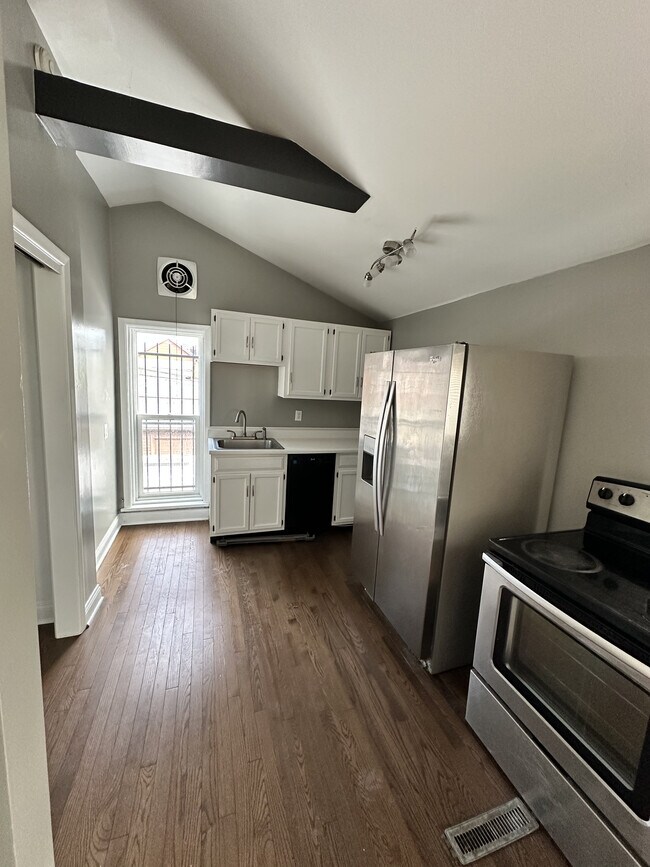 Kitchen - 437 Franklin St