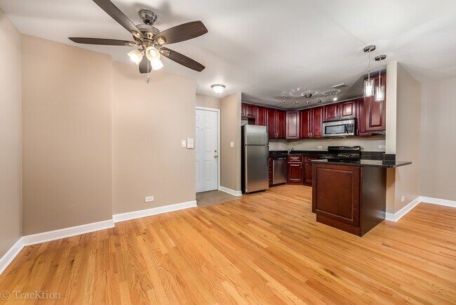 Building Photo - 10S771 Clarendon Hills Rd