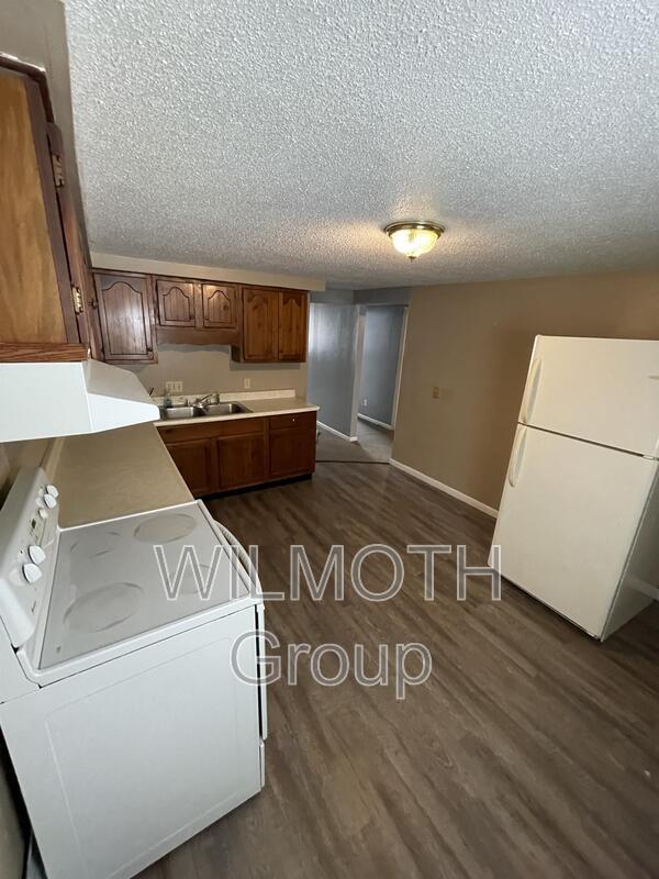 Building Photo - 812 S Cherry St
