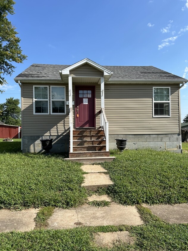 Primary Photo - 609 E Cherry Ave
