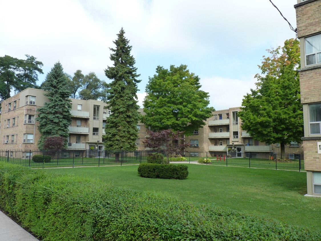 Humber River Apartments Apartments 134138 Berry Rd Toronto, ON