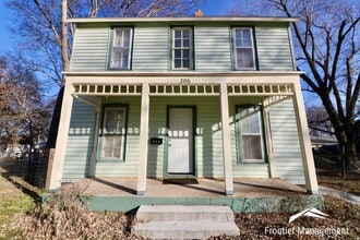 Building Photo - 206 Ash St