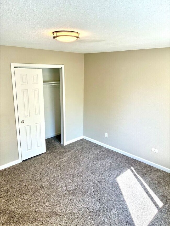 Foto del edificio - 3 Bedroom Home with Large Yard
