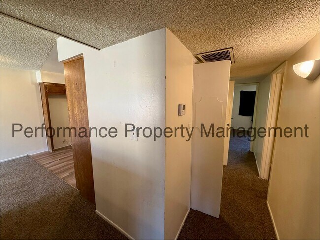 Building Photo - 5060 Easton Dr