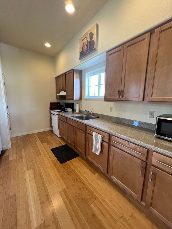 Building Photo - Furnished one Bedroom Apartment on 27 Acre Estate | Available Now