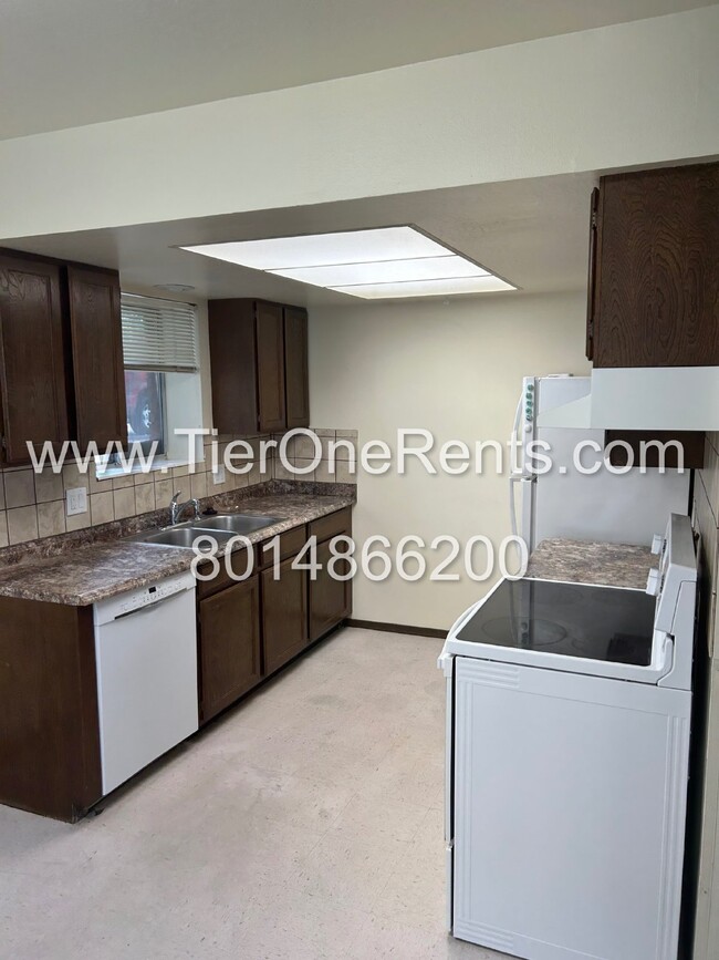 Building Photo - This property offers a NO DEPOSIT option a...