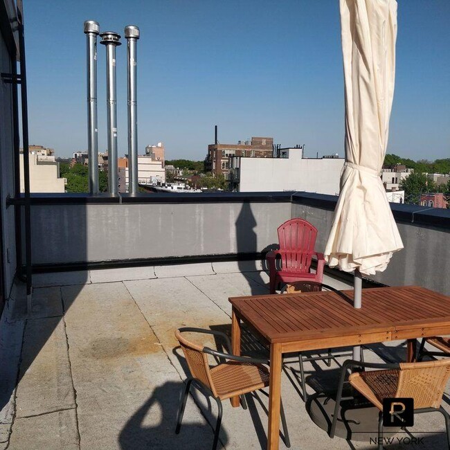 Building Photo - 555 Grand Street