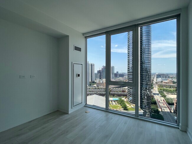 FLoor to Ceiling WIndows - 330 W Grand Ave