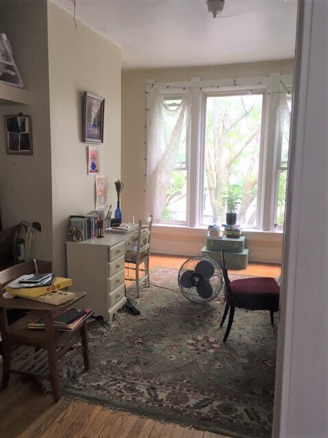 Building Photo - 3118 N Kenmore Ave