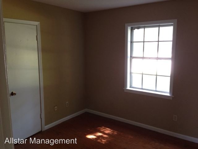 Building Photo - 3 br, 1 bath House - 2730 Ashwood Cove