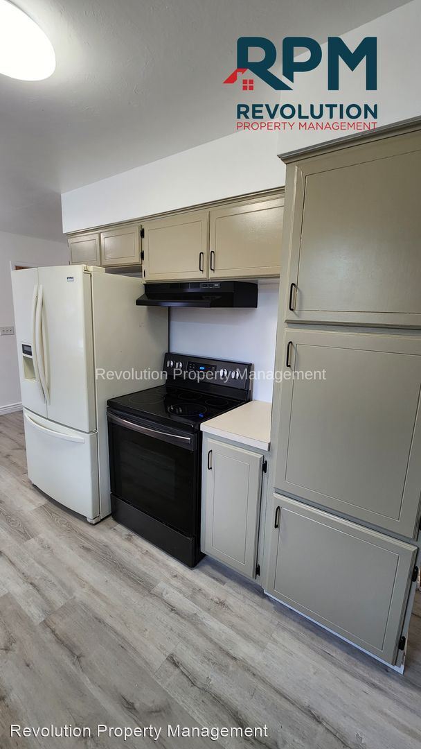 Foto del edificio - 4 br, 1 bath House - 2032 Custer Ave