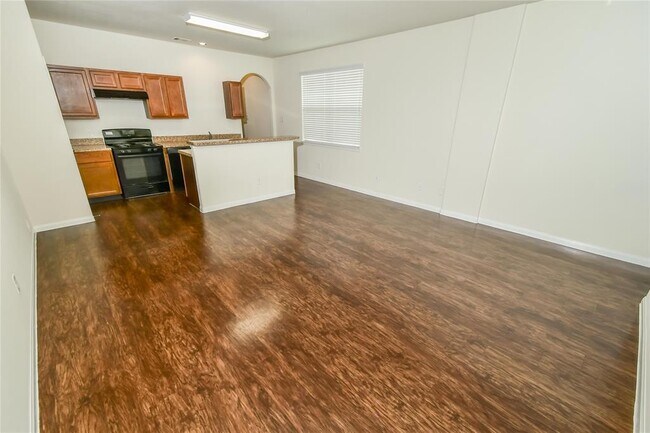 Foto del edificio - 5544 Plantation Forest Dr