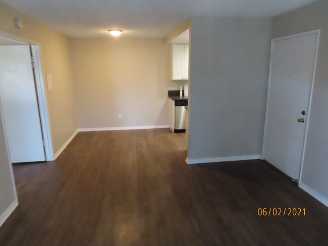 Building Photo - Renovated One Bedroom Condo in Mira Mesa w...
