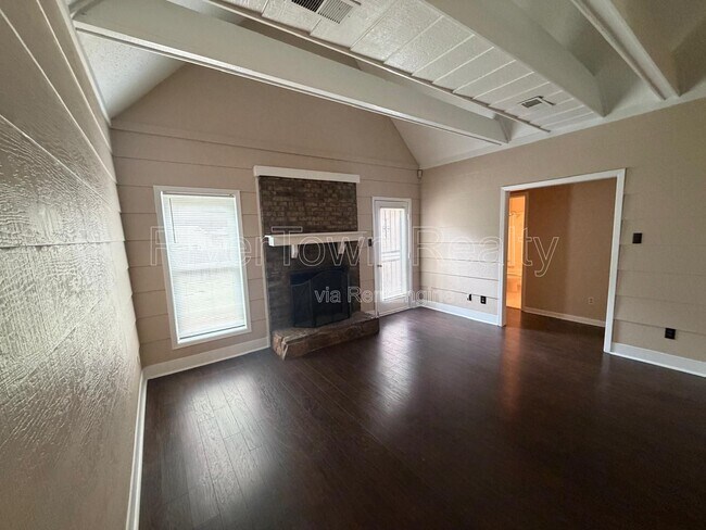 Foto del edificio - 5303 Sunray Dr
