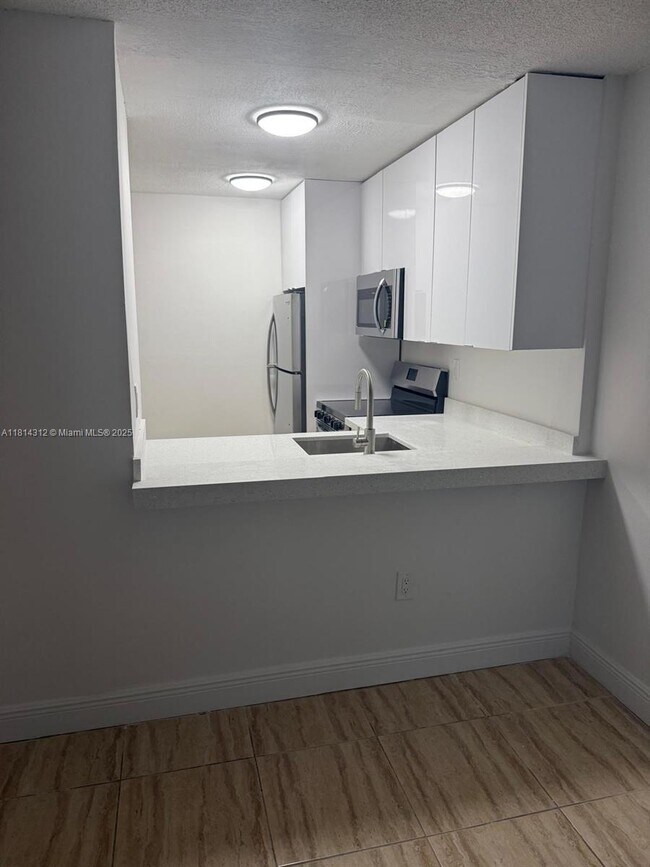 Foto del edificio - 496 NW 165th St