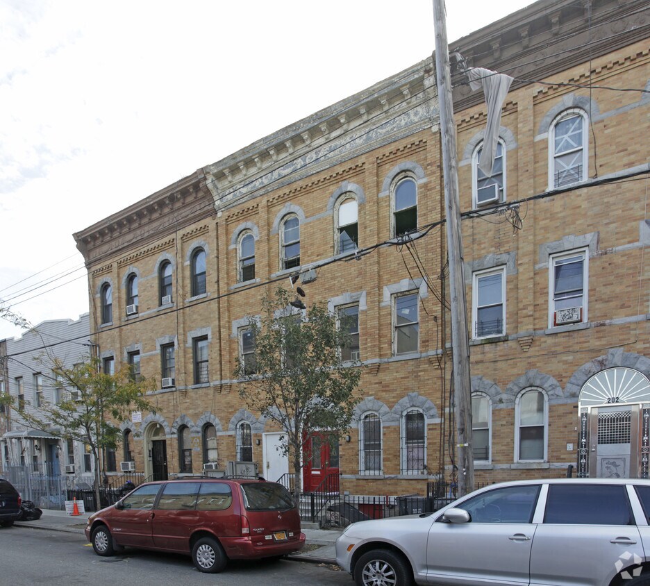 Primary Photo - 204 Starr St