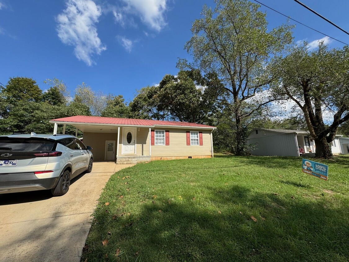 Primary Photo - Conveniently located 2 bedroom 1 bath in M...